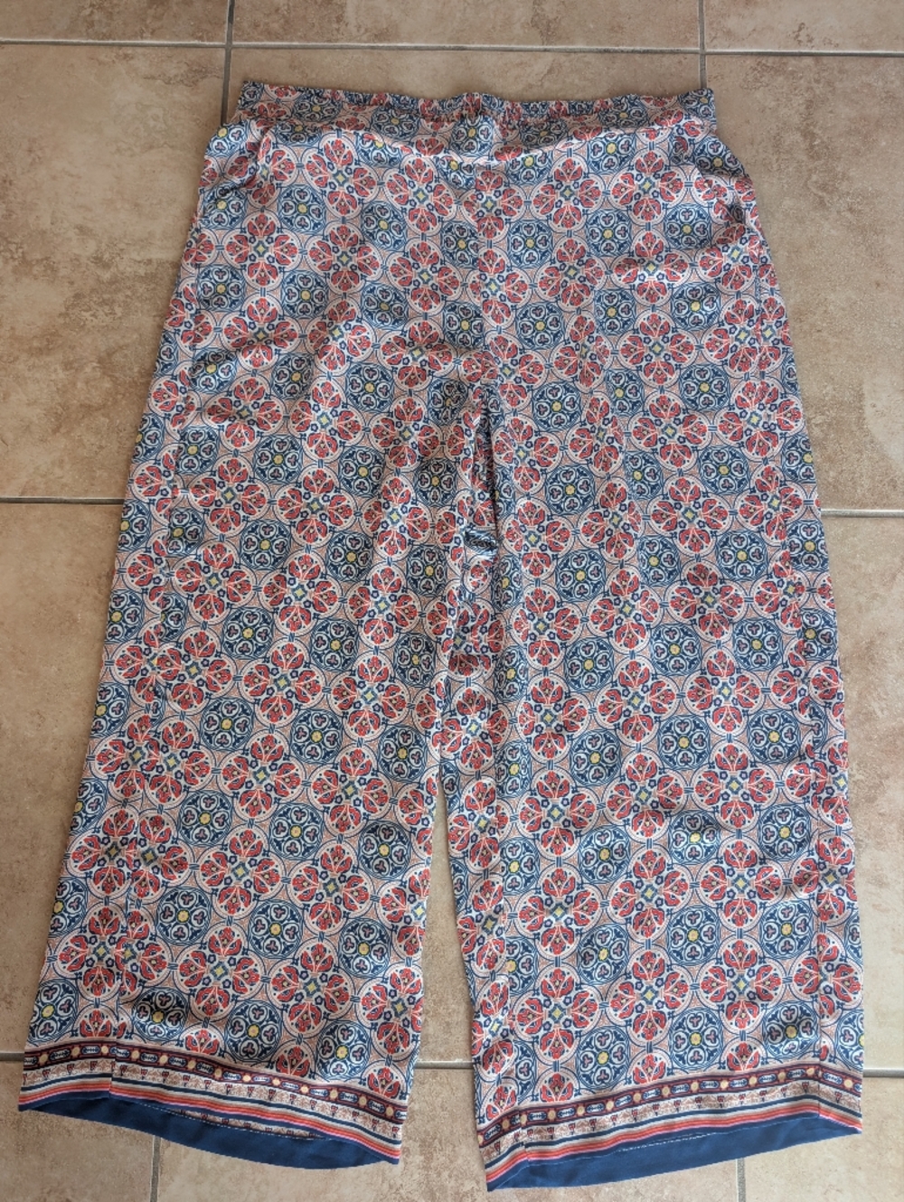 Max Studio Navy, Coral & Cream Patterned Pants